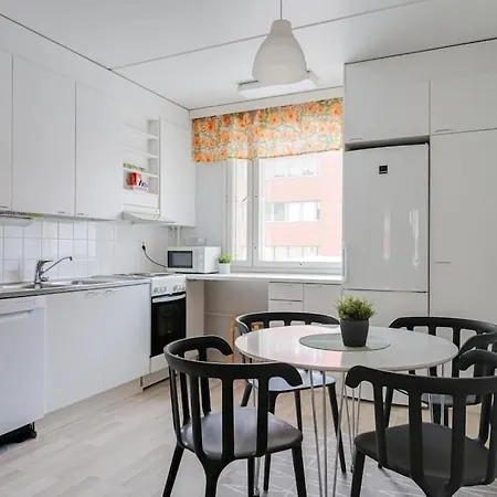 Kotimaailma- Valoisa Kaksio Jopa Viidelle Helsinki